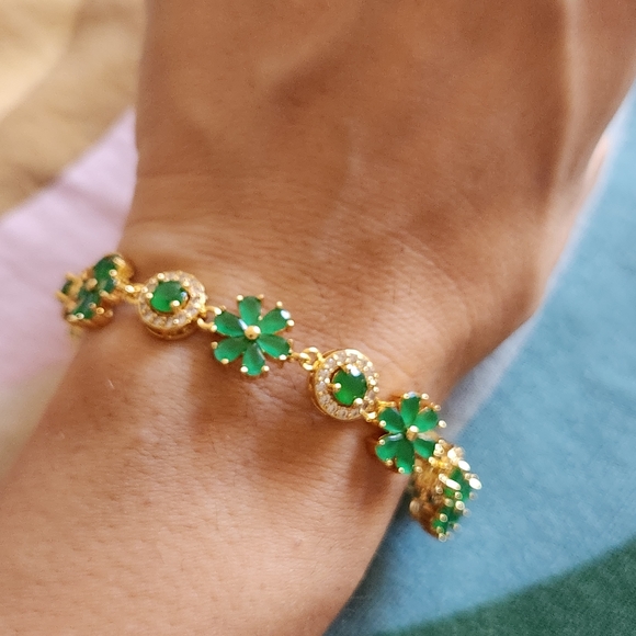 New 18K Gold Plated Emerald Diamond Flower Bracelet for Women - Picture 3 of 13